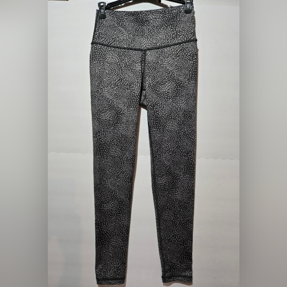 AERIE Gray Patterned Leggings.Size M - Picture 2 of 8